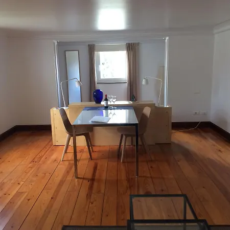 Leonor Apartment